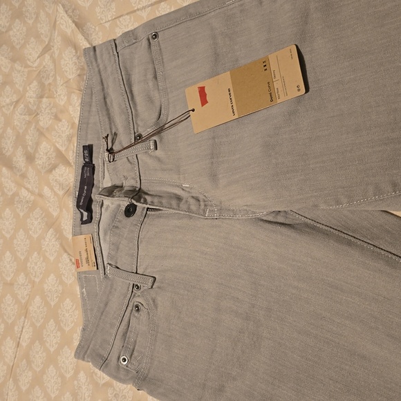 Levi's Demi Curve - Picture 2 of 4